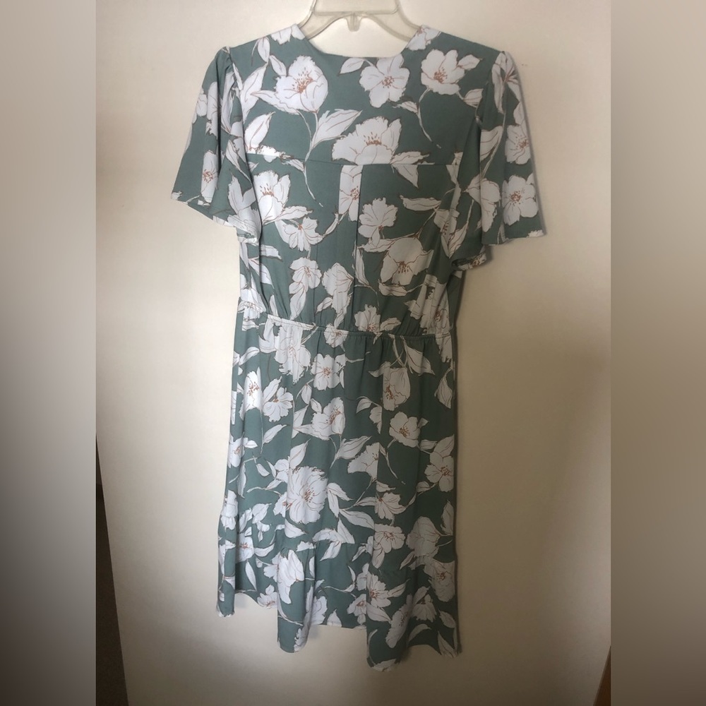 Monteau Sage Green Floral Midi Dress with Flutter Sleeves | Size L - Picture 4 of 4